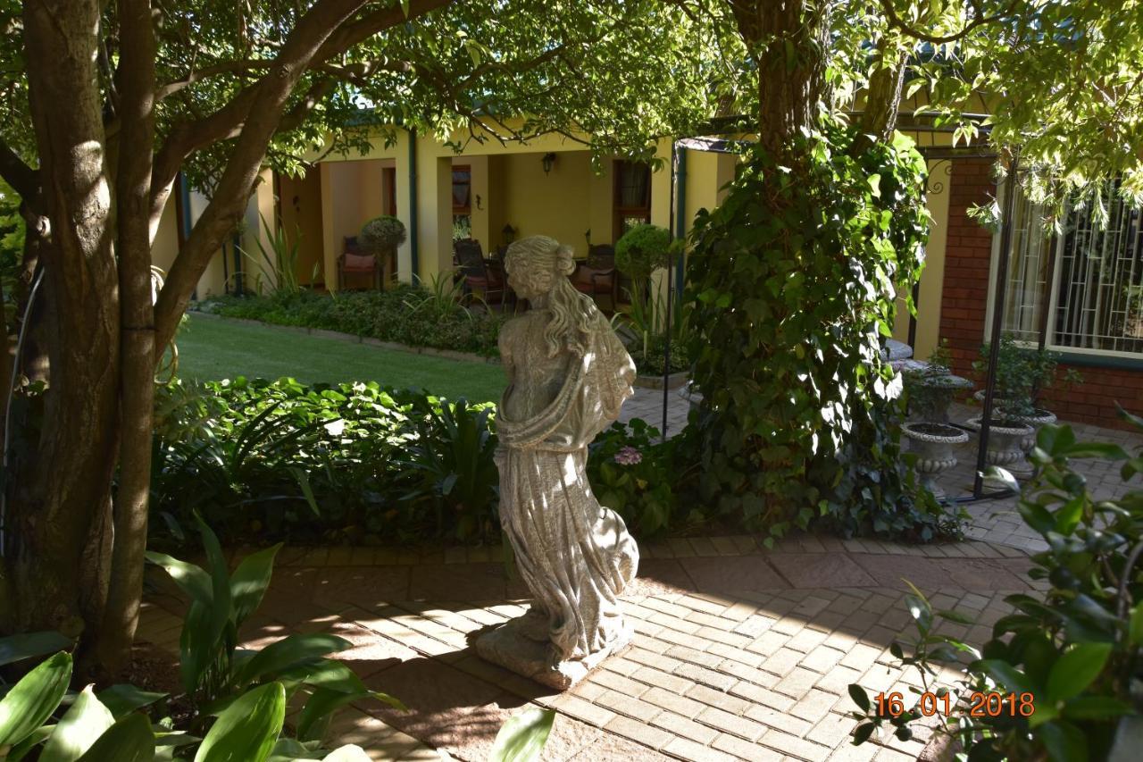 Lamor Guest House Миделбург Екстериор снимка